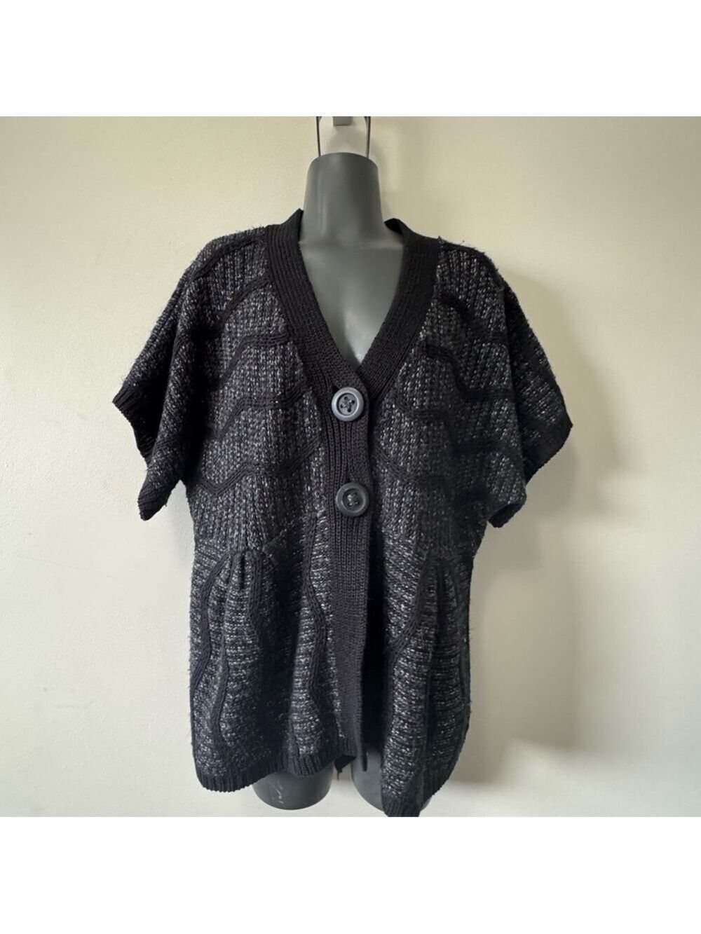 Parkhurst Gray Knit Cardigan with V-Neck and Cropped Style